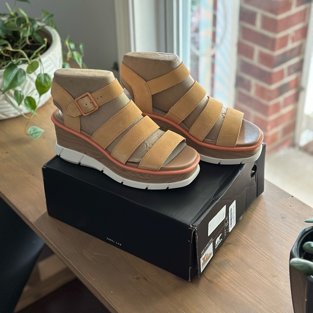 🚨 LIQUIDATION 🚨 NWT Sorel Women's Joanie III Sandals - Faded Spark - 9.5